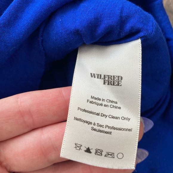 Aritzia Wilfred Free Juliger blue crepe short sleeve flowy blouse w/ cap sleeve - Picture 4 of 6